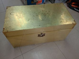 Laminated gold metal, particle wood and cedar laminated trunk