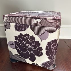 Storage/Seat Cubicle  