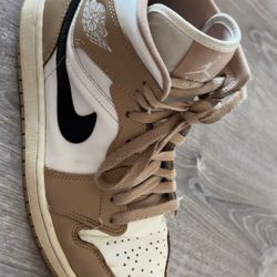 Nike Air Jordan 1 Medium Top Women