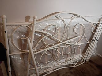 White twin bed frame