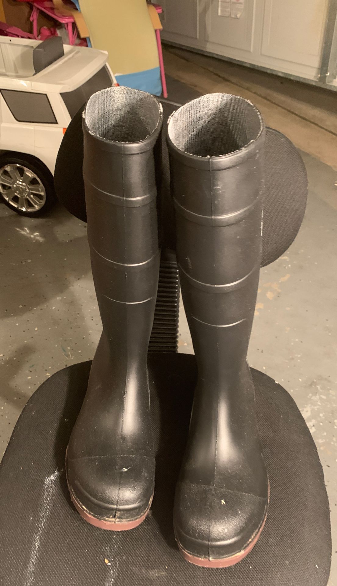 Boss Men’s Rubber Mid Calf Work Boots size 9