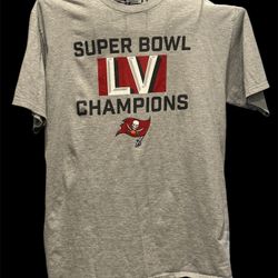 Mens XL Tampa Bay Buccaneers Super Bowl Champs LV Bucs T Shirt Double Sided. 22.5” pit to pit, 28.5” length 