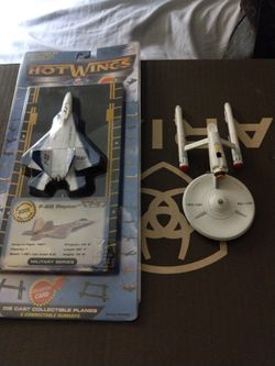 Star Trek Enterprise Ship 2006&Hot Wings F-22 Raptor Military Series 2005 Edition