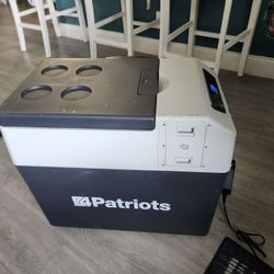 4 Patriots Freedom Fridge Electric Cooler & Warmer, Comes With Solar Panel And Plug For Car, Keeps Cool Up To 32'F And Warm Up To 149'f Wheels & USB
