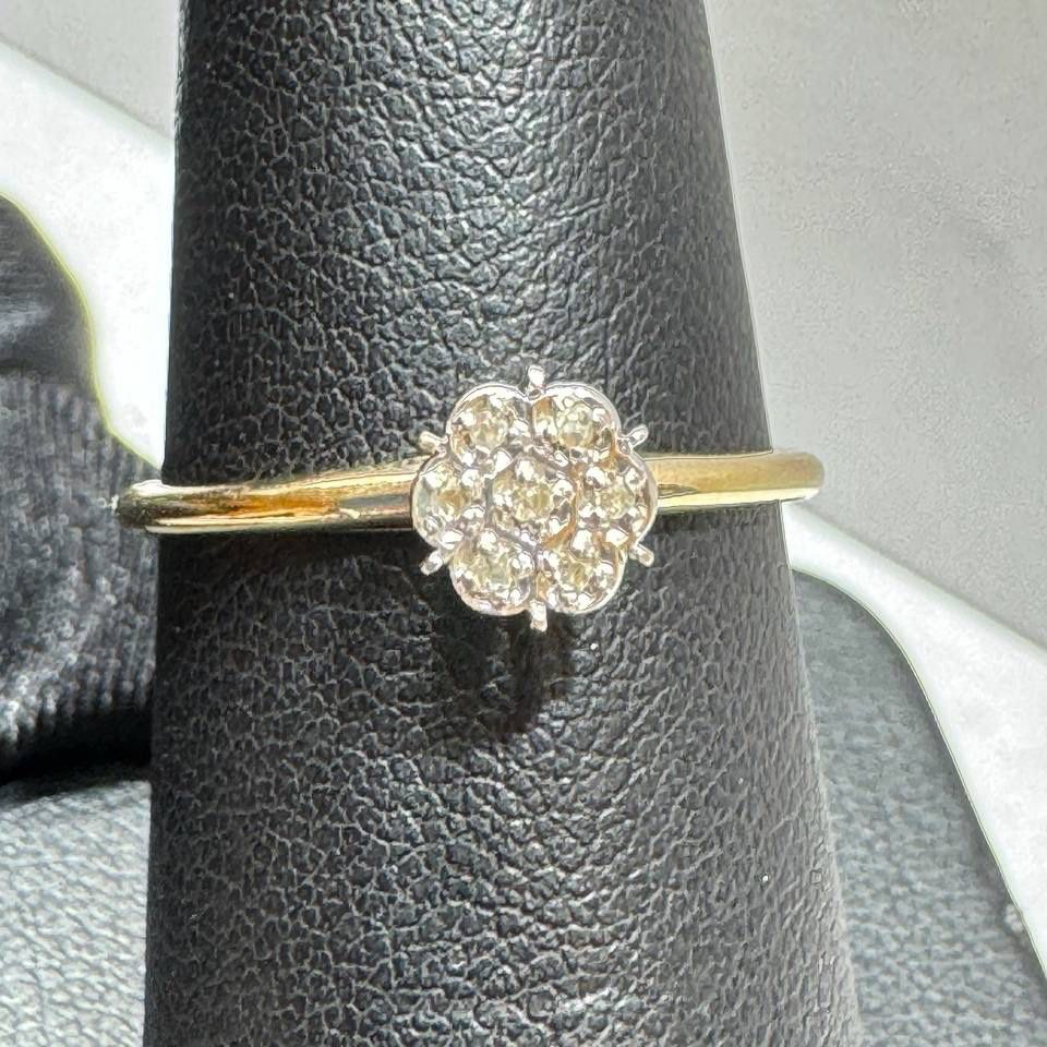 10k yellow gold diamond flower ring