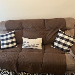 Nice Automatic Recliner Couch! (STEAL PRICE!)