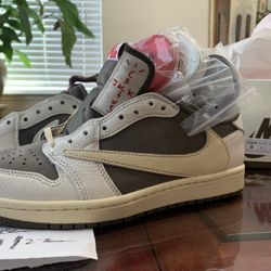 Authetic 100% DS Size 8 Travis Scott Low Jordan 1