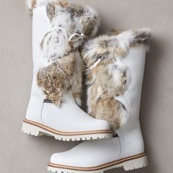 Elegant White Fur-Trimmed Winter Boots