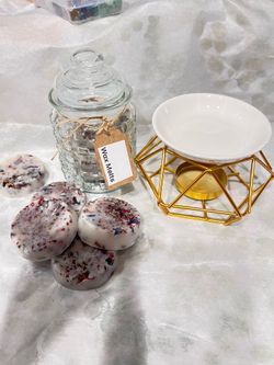 Melt wax pods with crystals and basil rose and lavender flower pods made with natural beeswax includes the wax warmer