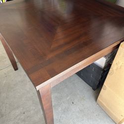Table w/chairs