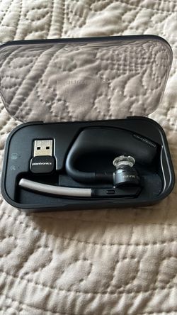 Plantronics headset with charging case
