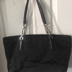 COACh. Purse. Hand Bag. Large 28601.  