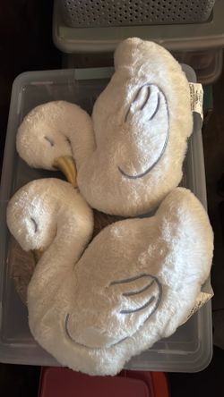 Swans decorational pillows