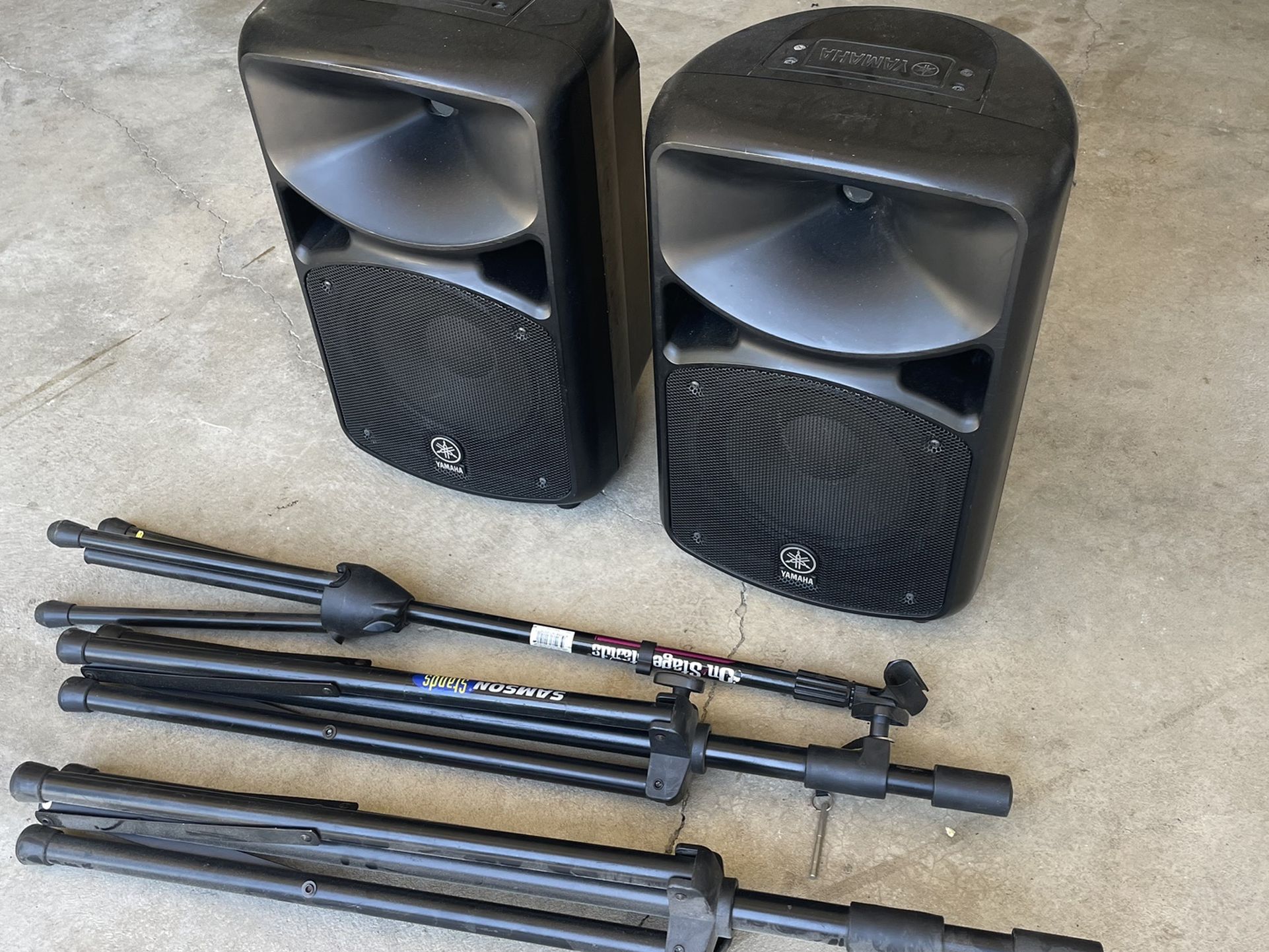 Yamaha 600 PA system with Stands