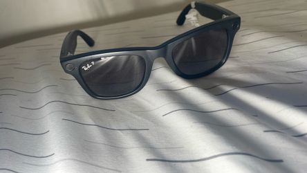 Brand new DISPLAY meta ray bans, asking $200 or best offer, DM for details