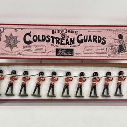 Vintage Britains Coldstream Guards Kneeling w/Officer/in Orig Box #120 Excellent