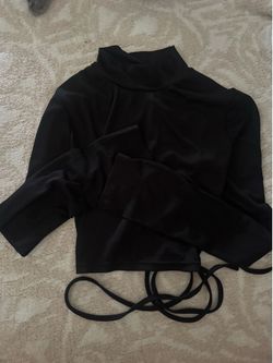 Black long sleeve crop top