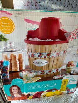 The Pioneer Woman 4-Quart Ice Cream Maker