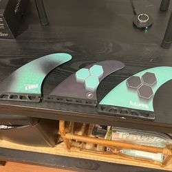 Futures AM1 Honeycomb Tri-Fin Set - Medium - Like New