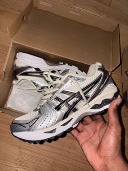 ASICS cuyano size 9
