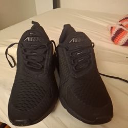 Nike air max 270 triple black men s 9.5 for Sale in Quincy MA OfferUp