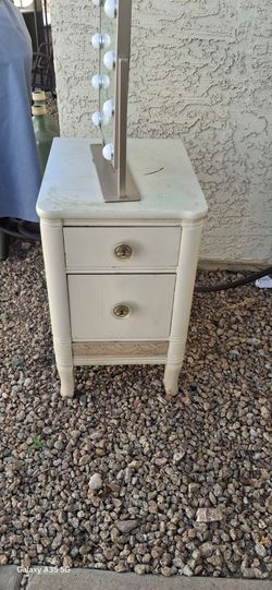 Vintage nightstand/dresser