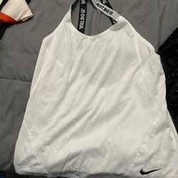 Nikes Women’s Workout Shirt 