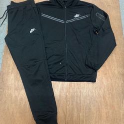 Nike Tech Set