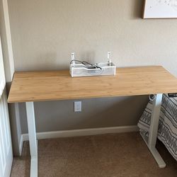 Standing desk W/ Cable Basket