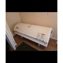 Brand new tanning bed For Commercial use and has an extra set of bulbs