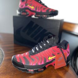 Nike Air Max Plus TN Supreme Shoes