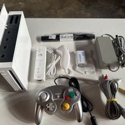 Nintendo Wii Bundle Over 11,000 Games  (Compatible With 21+ Retro Consoles)