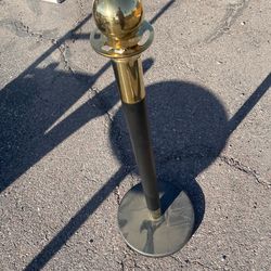 Crowd control stanchion