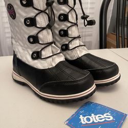 $25 New with tags Totes Snow Boots big kids size 5M Pickup Hazlet NJ