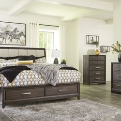 Brueban Gray Footboard Storage Platform Bedroom Set

