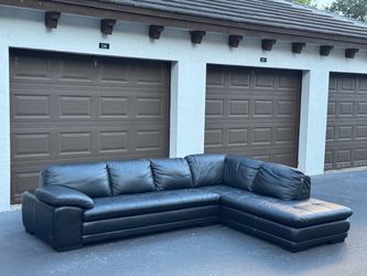 Sofa/Couch Sectional - Black - Leather - Delivery Available 🚛