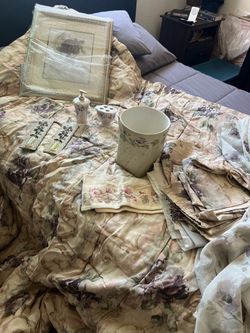 Floral Bedroom & Bath Decor Bundle