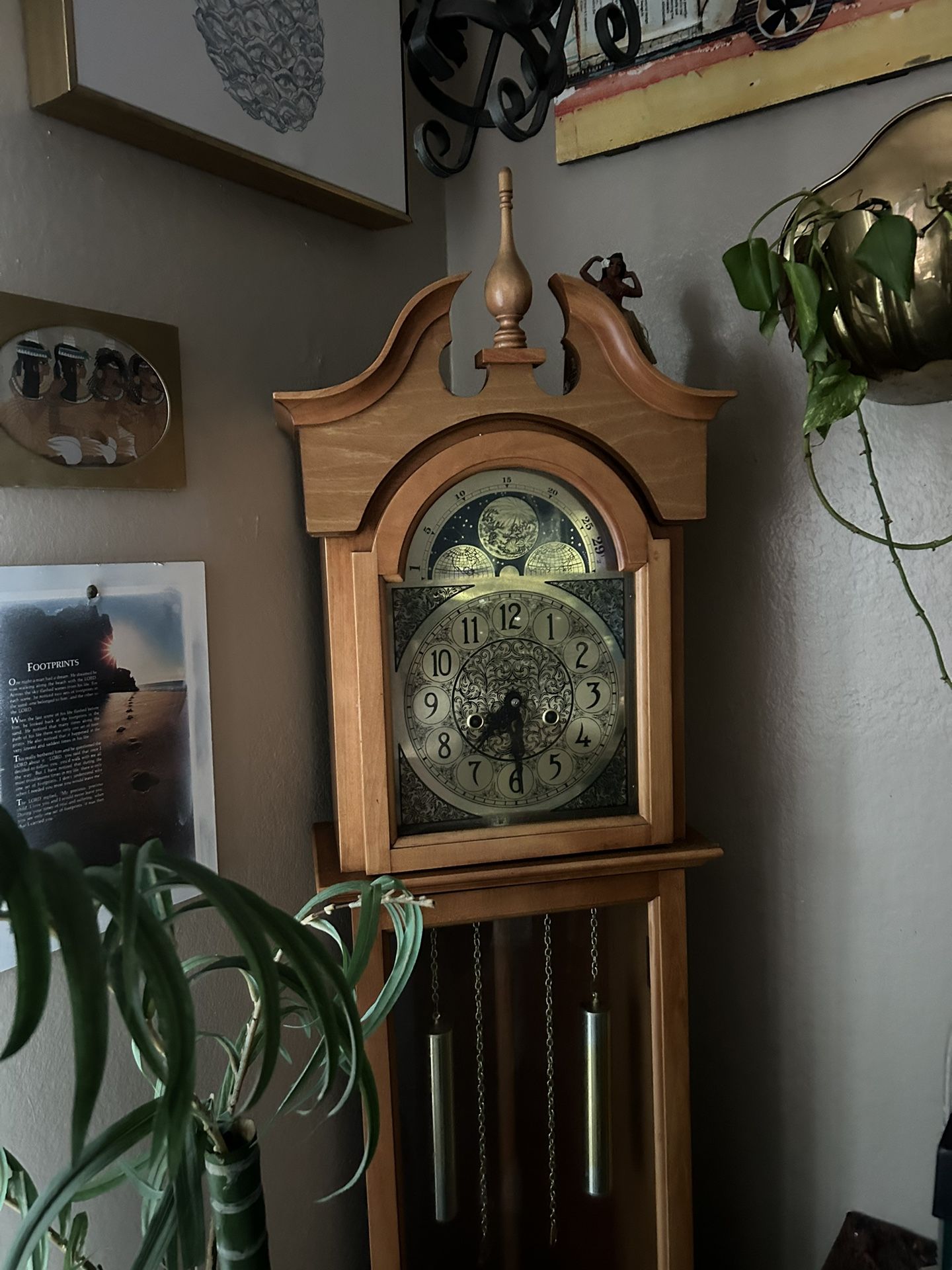 Beautiful Antique Grandfathers Clock