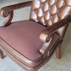 Nice Learher Chair