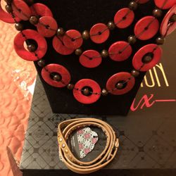 Red wooden necklace and earrings set