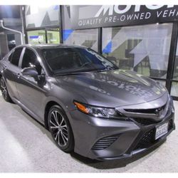 2018 Toyota Camry SE Sedan
