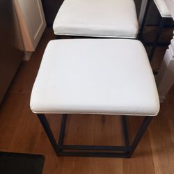 24” White Backless Bar Stool (2)
