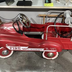 vintage kids firetruck pedal car metal in good shape pick up only 