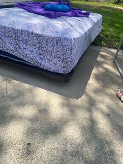 Twin trundle bed with adjustable frame