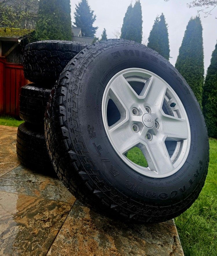 Jeep 17 Inch Wheels Rims OEM Set | 5x5