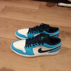 Nike Air Jordan 1 Low Retro "UNC" 
