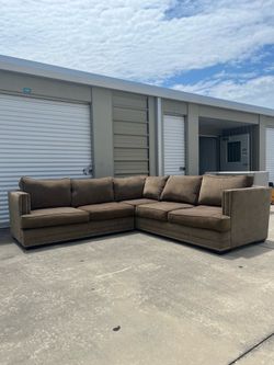 American signature furniture sectional couch