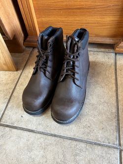 Men’s size 11 still toe leather boots