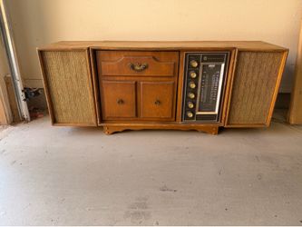 Vintage Penncrest Stereo Console Record Player / Radio – Working