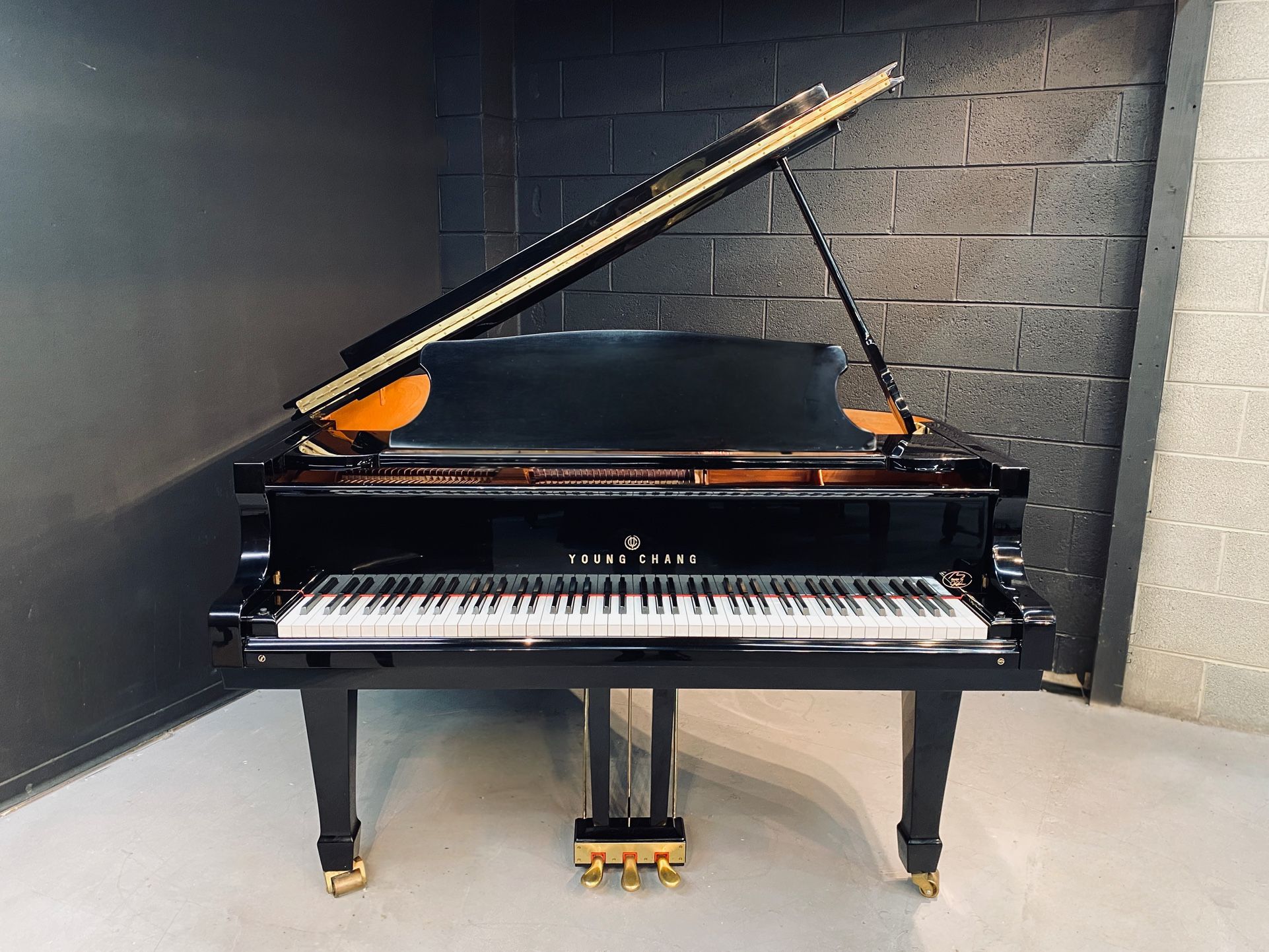 Young Chang 5'2" Model PG-157 Ebony Gloss Baby Grand Piano